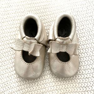 Freshly Picked Bow Mini Sole, platinum